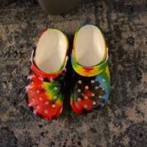 crocs tie dye